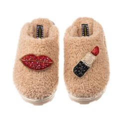 Teddy Closed Toe Slippers With Red & Gold Pucker Up Brooches